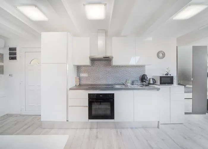 Agoston 1-2 - Lora,marci Apartament *